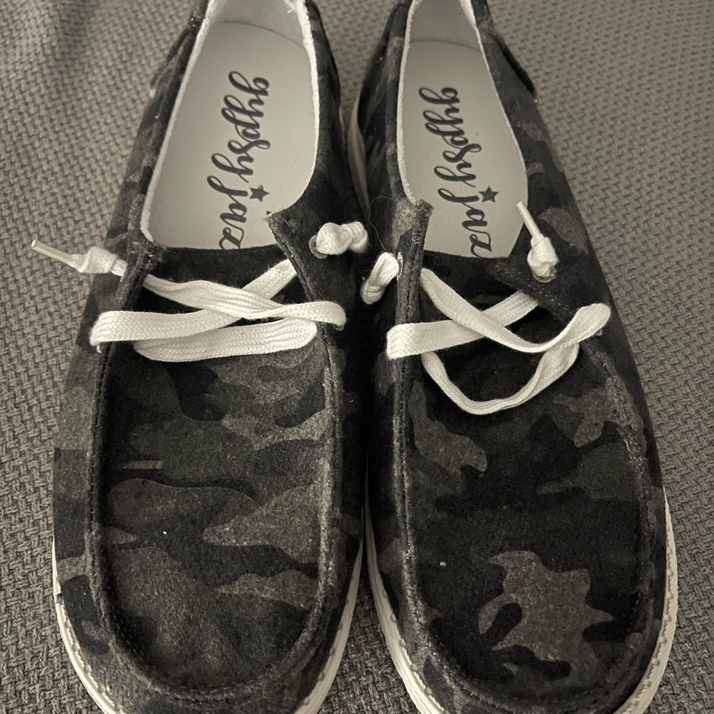 Camo slid on shoes